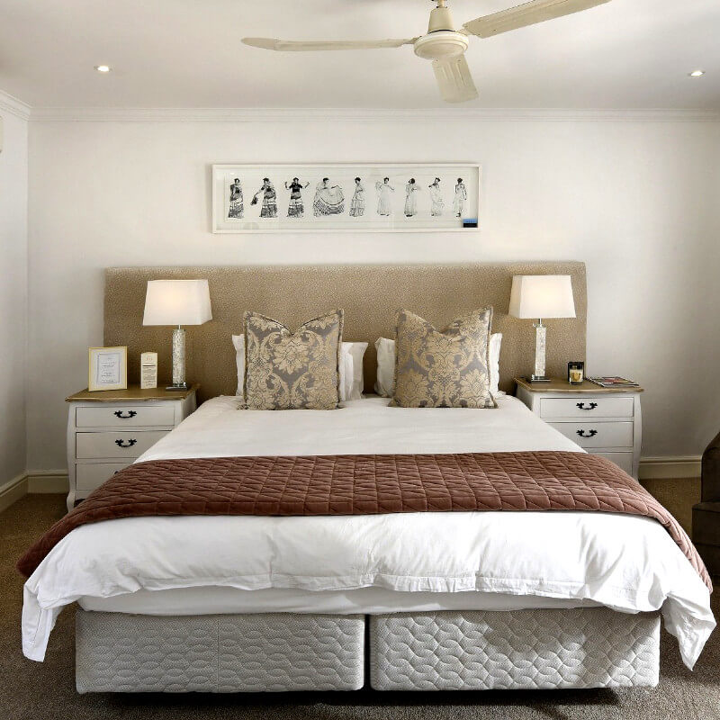 Łóżko tapicerowane czy kontynentalne do sypialni? Jakie wybrać?