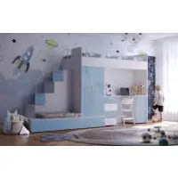 Schodki z uchylnymi klapami i pojemnikami na zabawki lub tekstylia